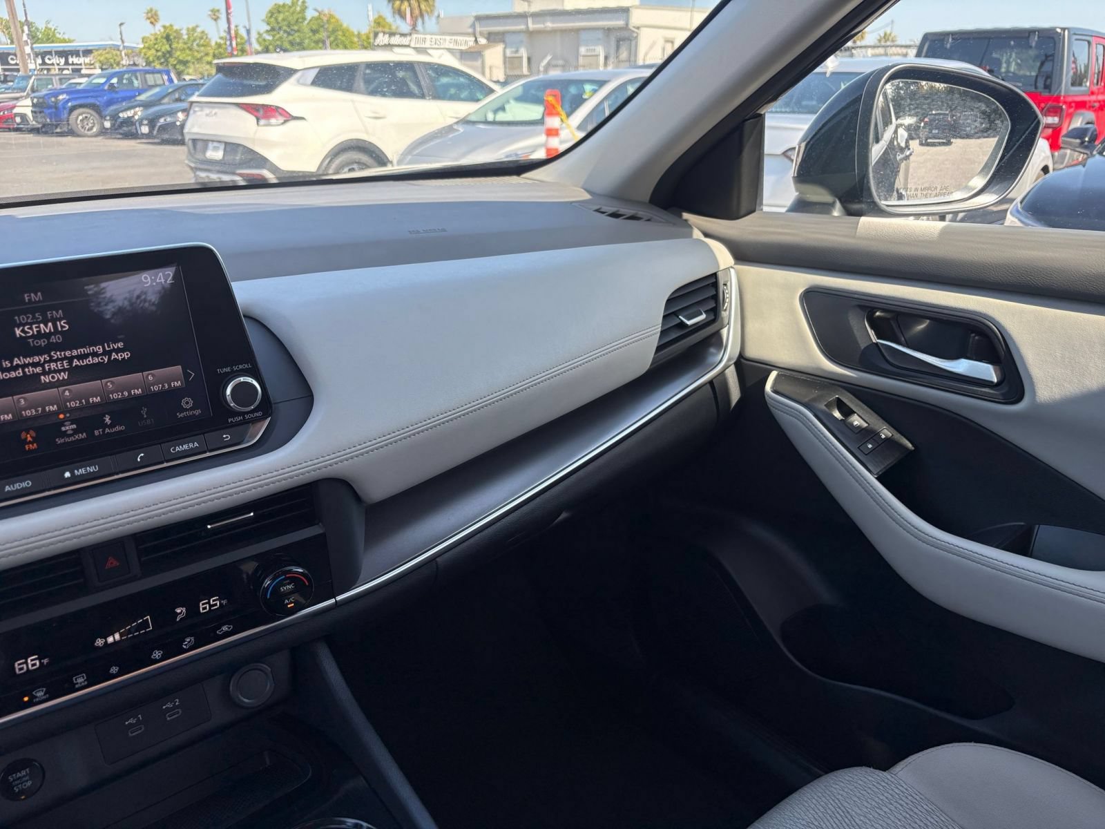 Used 2025 Nissan Rogue SV FWD image 37