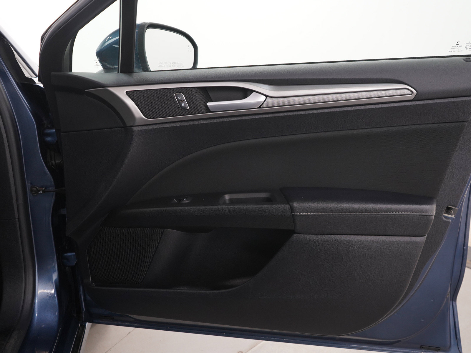 Used 2019 Ford Fusion SE FWD image 9