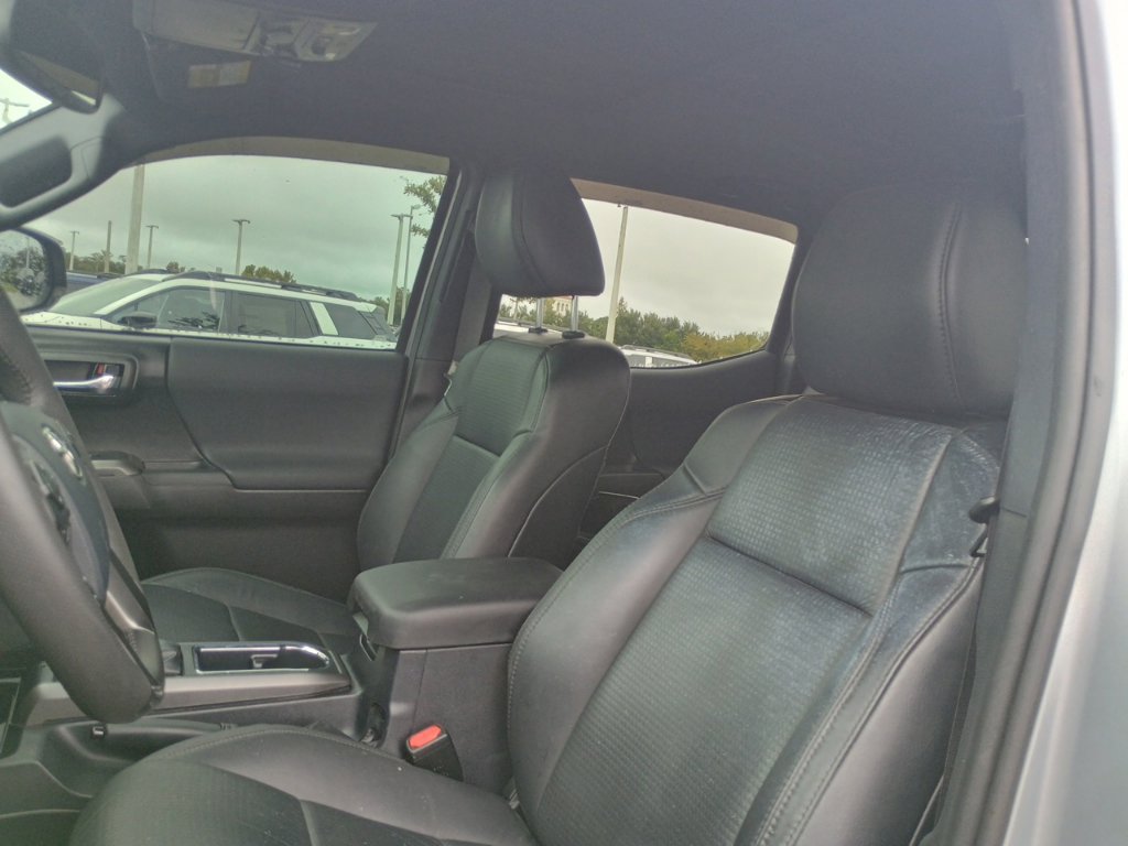Used 2019 Toyota Tacoma TRD Sport w/ TRD Premium Sport Package AWD/4WD image 14