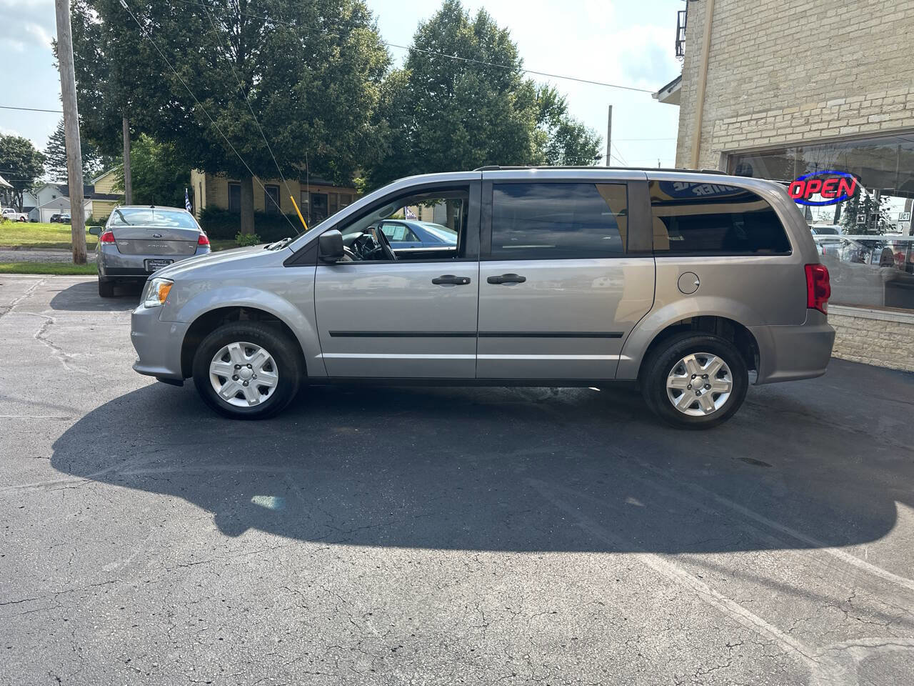 Used 2013 RAM C/V Tradesman image 2