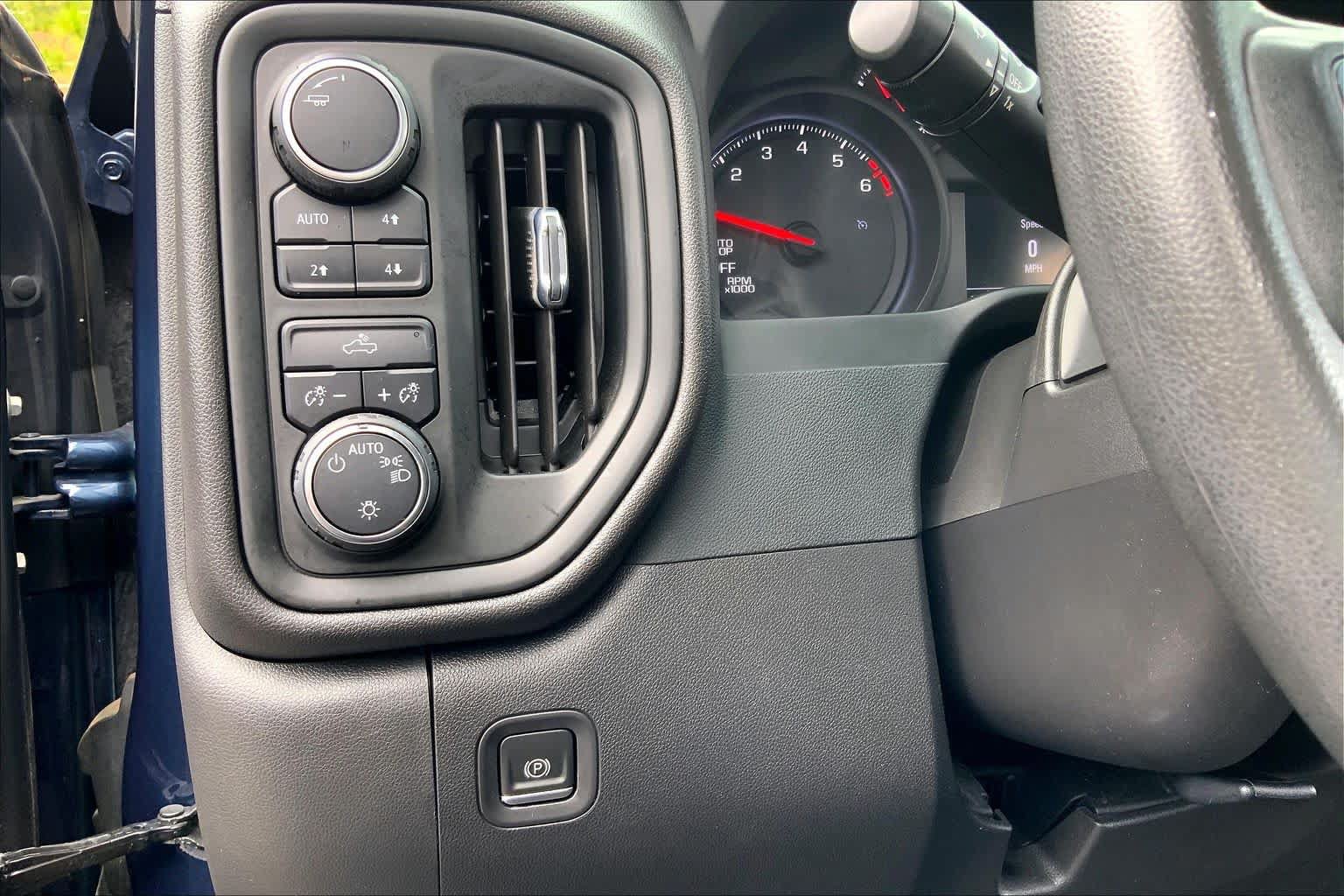 Used 2022 Chevrolet Silverado 1500 Custom Trail Boss AWD/4WD image 33