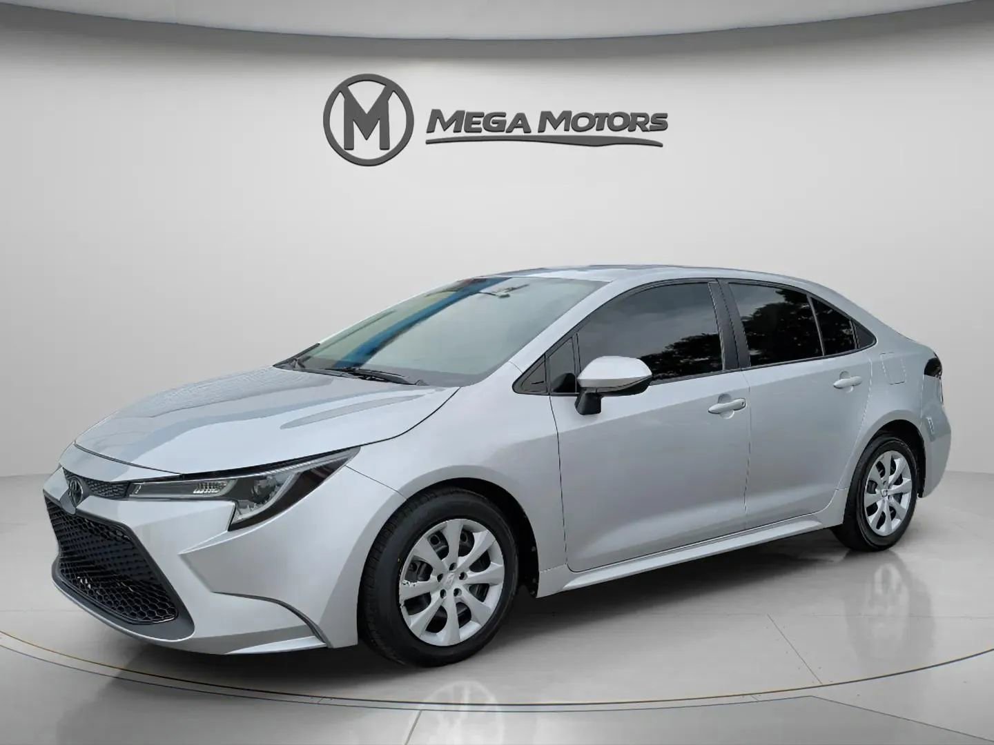 Used 2021 Toyota Corolla LE FWD image 2