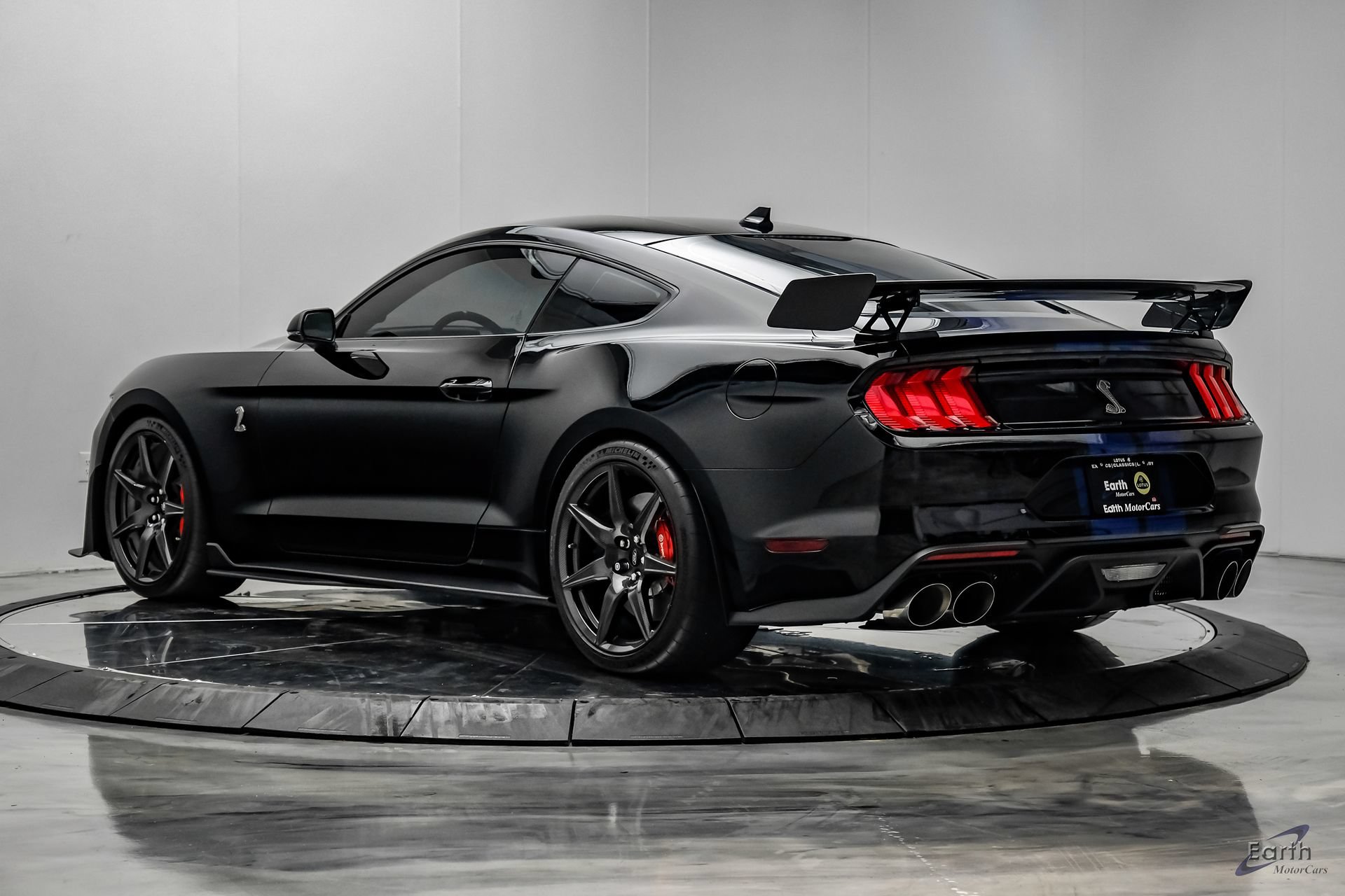 Used 2021 Ford Mustang Shelby GT500 w/ Carbon Fiber Track Pack RWD image 13