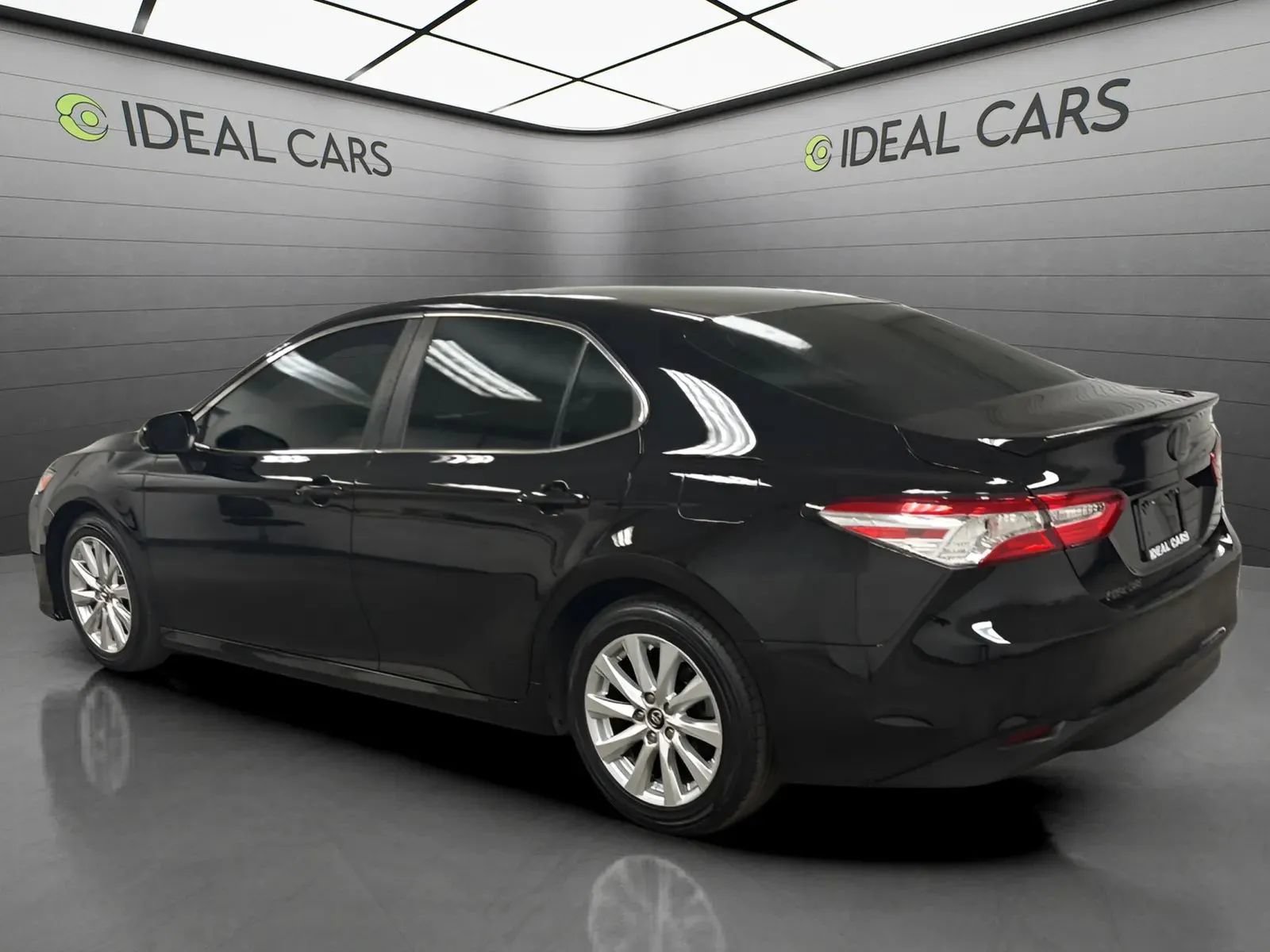 Used 2018 Toyota Camry LE FWD image 7