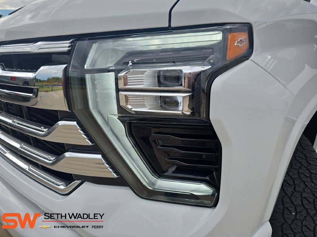 Used 2024 Chevrolet Silverado 2500 High Country w/ High Country Premium Package AWD/4WD image 31