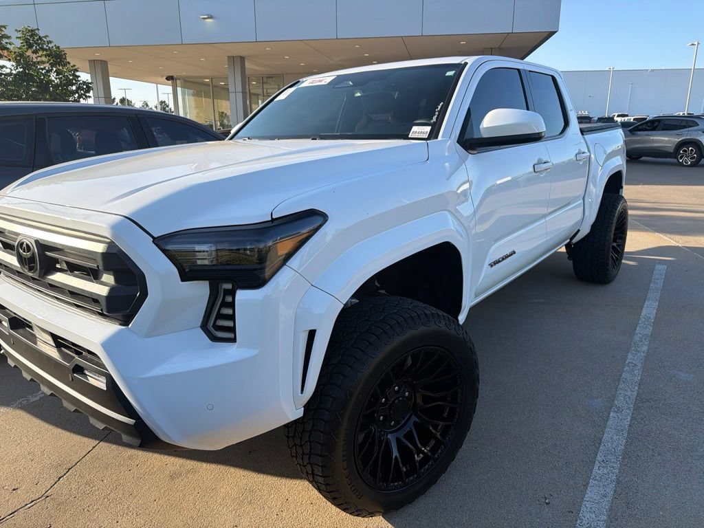 Used 2024 Toyota Tacoma SR5 AWD/4WD image 7