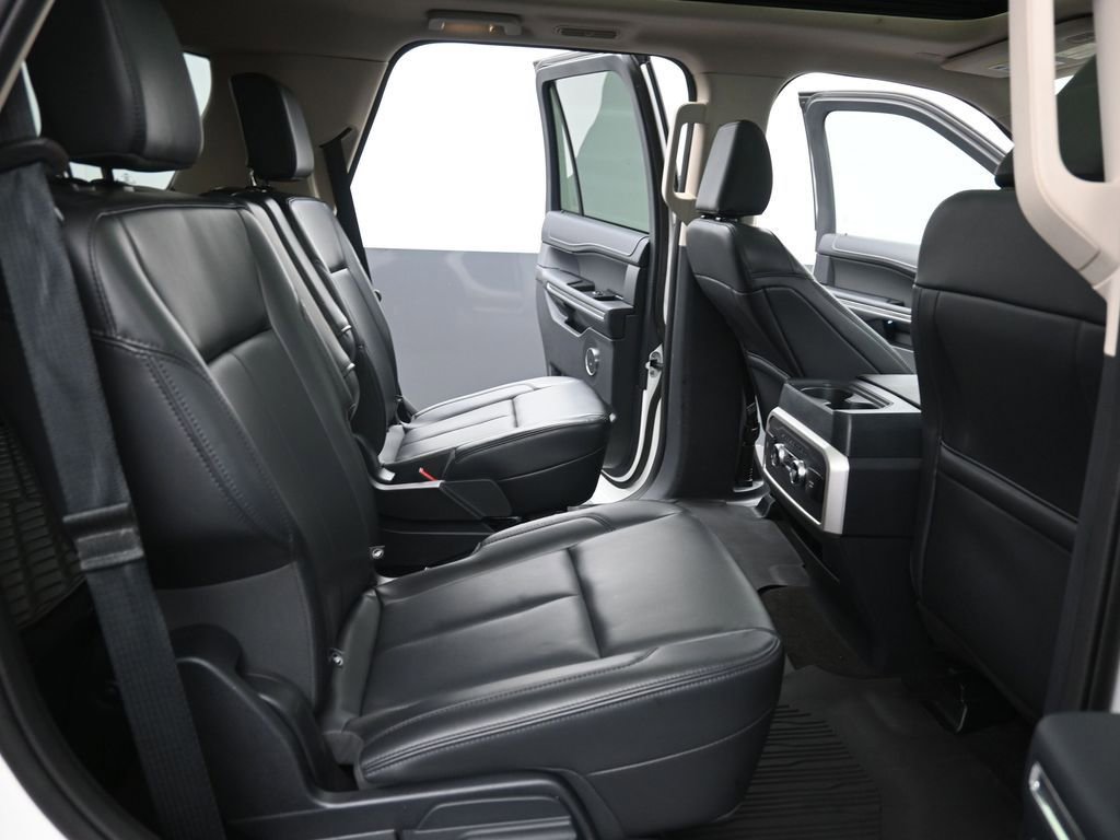 Used 2022 Ford Expedition XLT image 12
