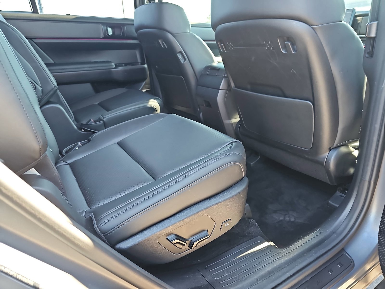 Used 2024 Hyundai Santa Fe Calligraphy image 11