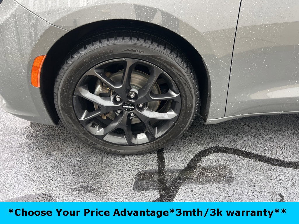 Certified 2022 Chrysler Pacifica Touring-L w/ S Appearance Package image 10