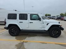 Used 2023 Jeep Wrangler Unlimited Sahara w/ Cold Weather Group AWD/4WD image 22