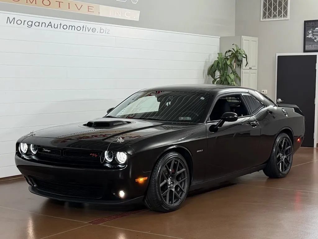 Used 2016 Dodge Challenger R/T RWD image 7
