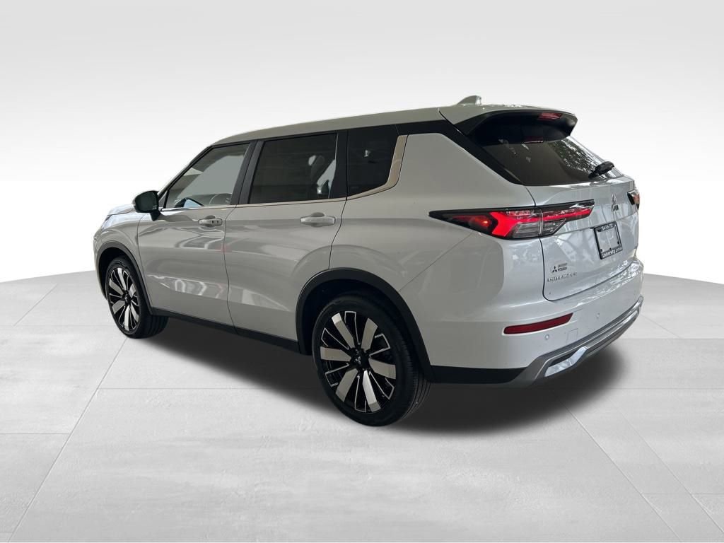 New 2026 Mitsubishi Outlander SE image 4