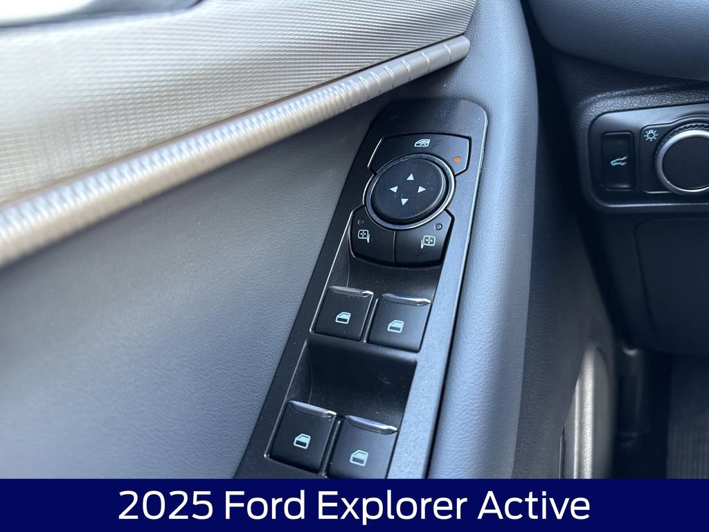 Used 2025 Ford Explorer Active image 27