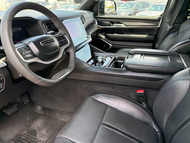 Used 2024 Jeep Wagoneer Series III AWD/4WD image 16