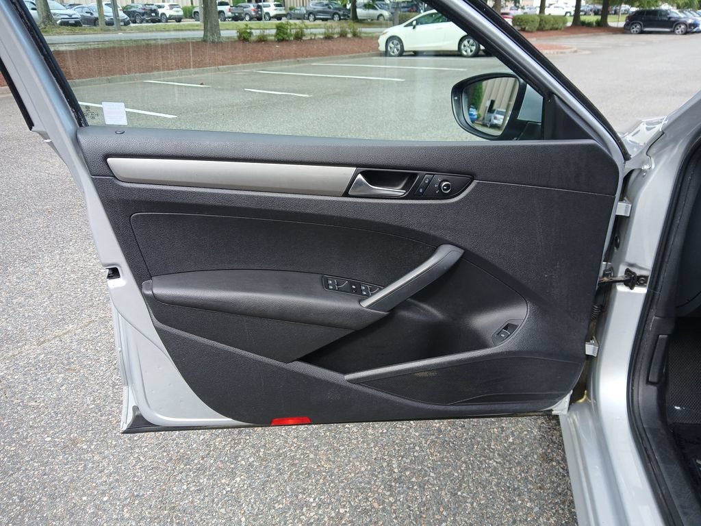 Used 2012 Volkswagen Passat 2.5 S FWD image 10