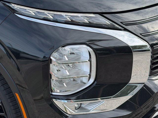 New 2026 Mitsubishi Outlander LE FWD image 9