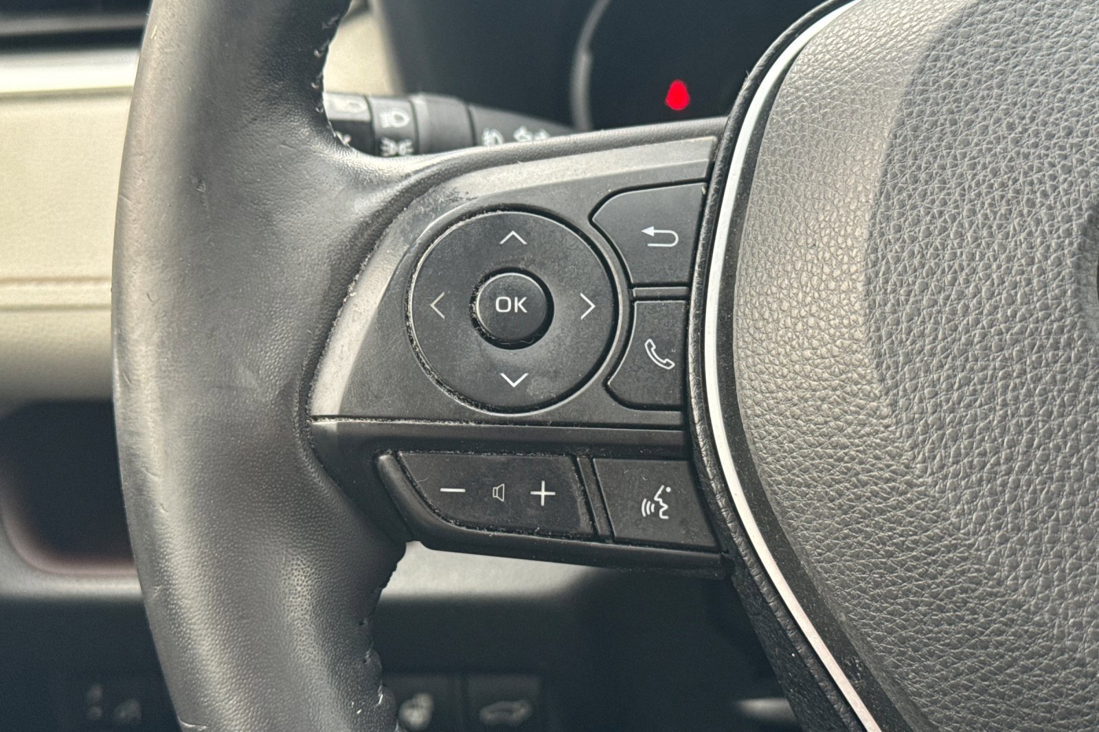 Used 2020 Toyota RAV4 Limited image 36