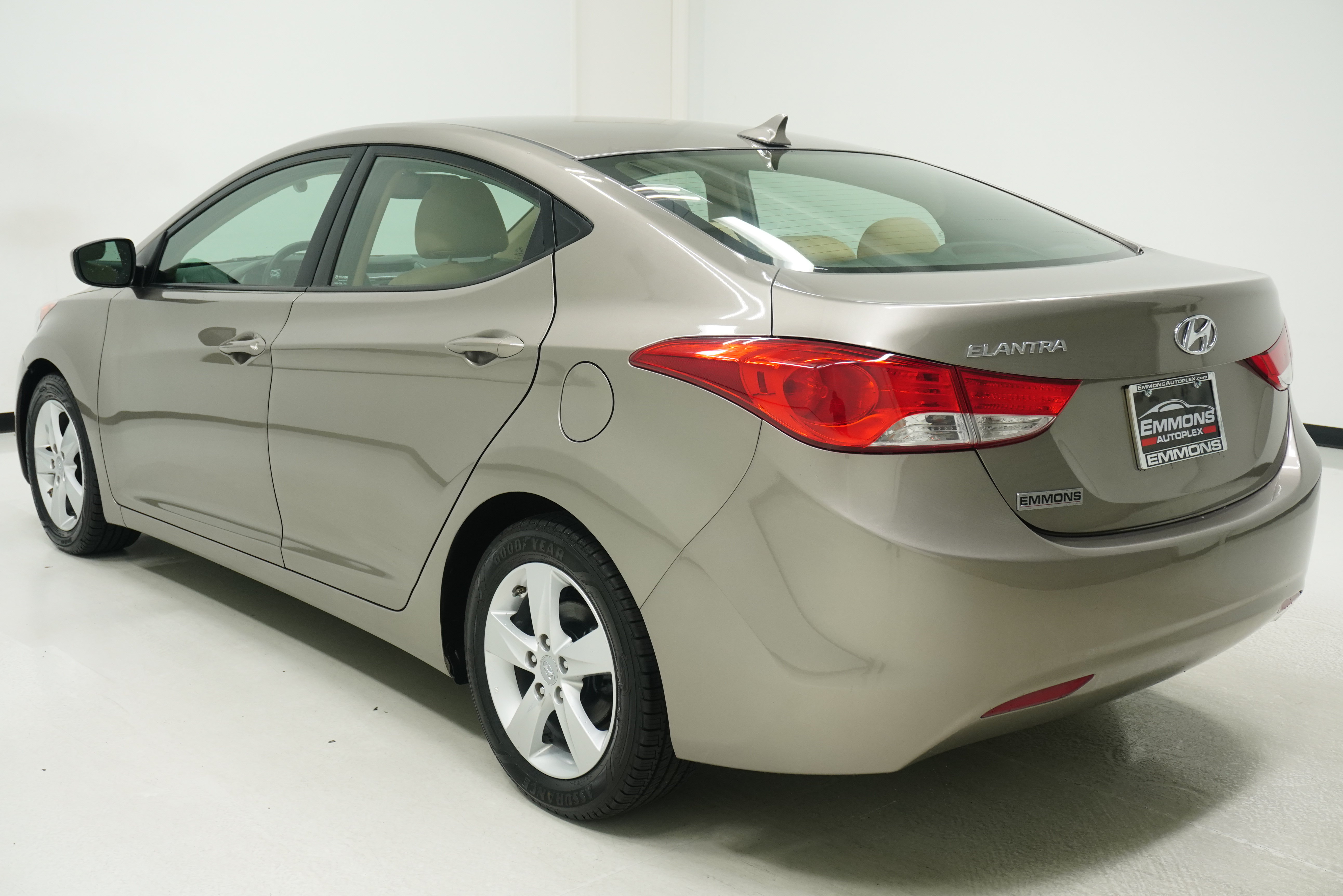 Used 2013 Hyundai Elantra GLS w/ Preferred Pkg FWD image 6