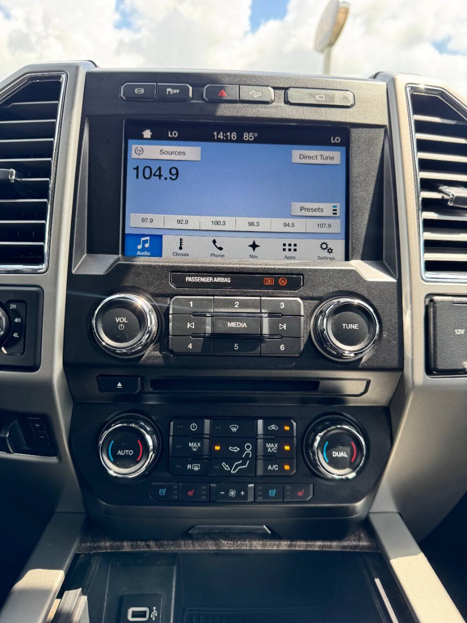 Used 2017 Ford F350 Lariat AWD/4WD image 6