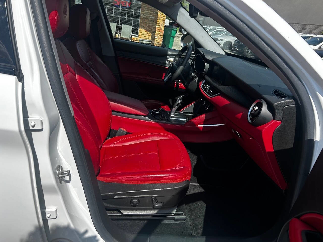 Used 2019 Alfa Romeo Stelvio w/ Nero Edizione image 17