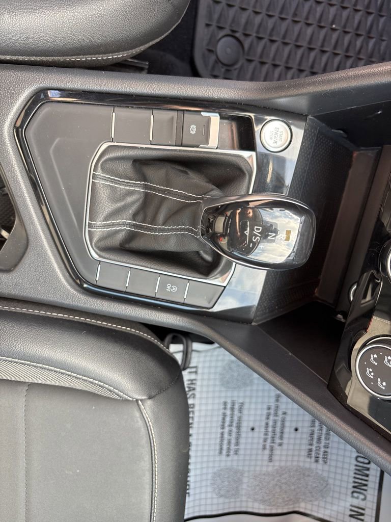 Used 2023 Volkswagen Taos SE w/ Panoramic Sunroof Package FWD image 19