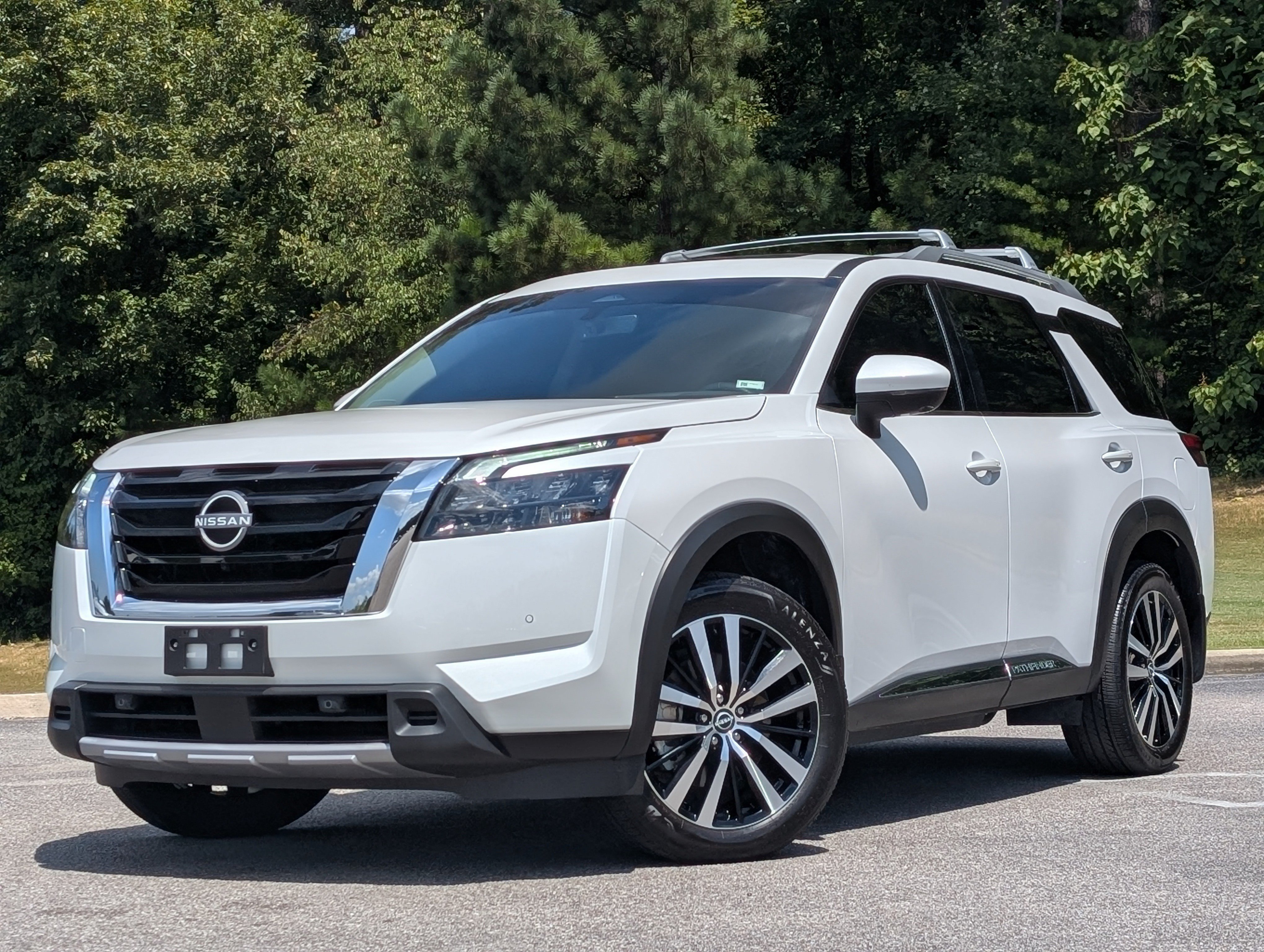 Used 2025 Nissan Pathfinder Platinum w/ Cargo Package FWD image 4