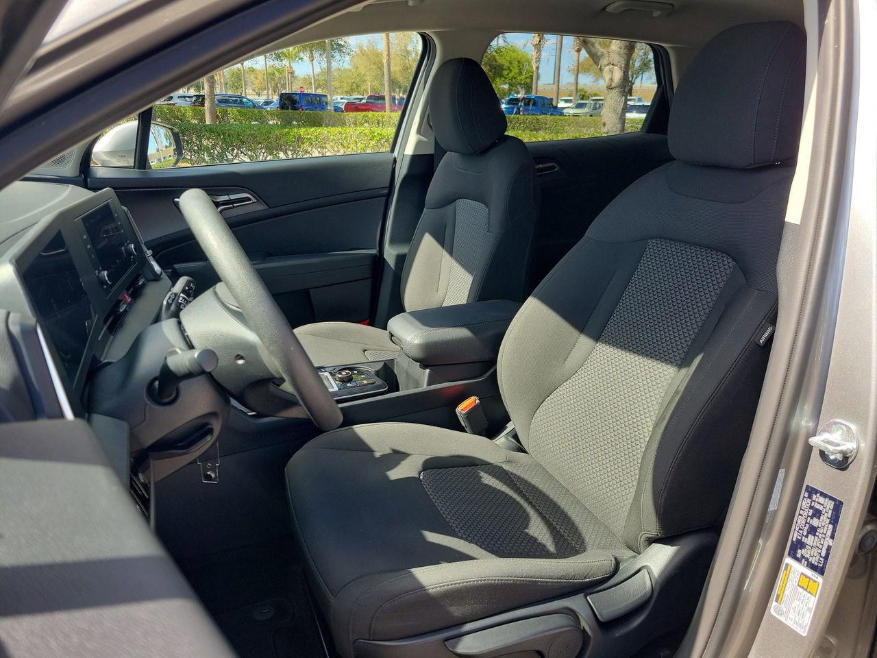 Used 2025 Kia Sportage LX image 15