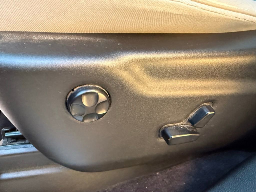 Used 2018 Jeep Grand Cherokee Limited image 19