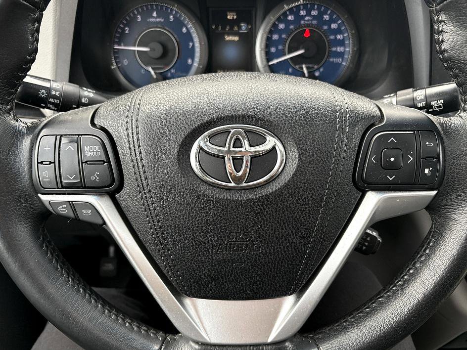 Used 2016 Toyota Sienna XLE image 23