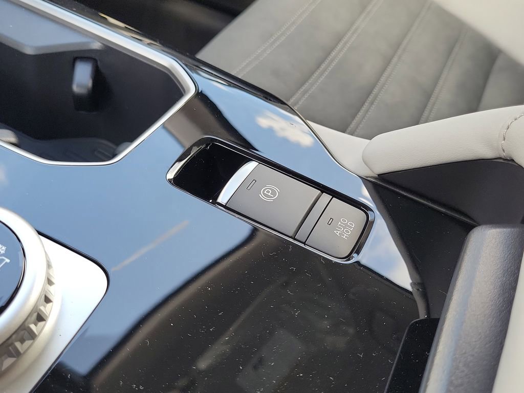 New 2025 Mitsubishi Outlander SE image 21