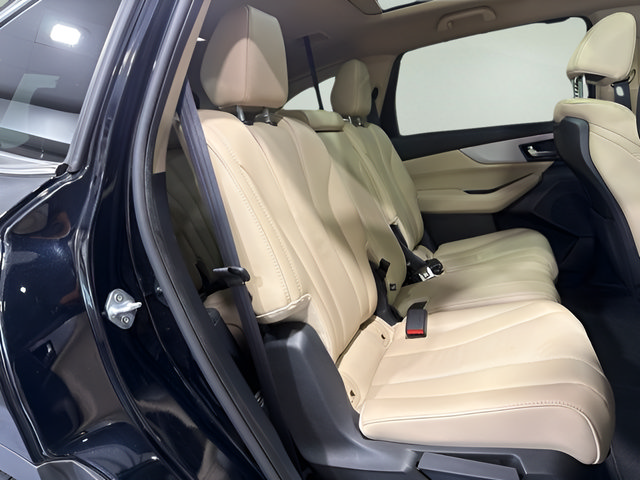 Used 2023 Acura MDX w/ Technology Package FWD image 35