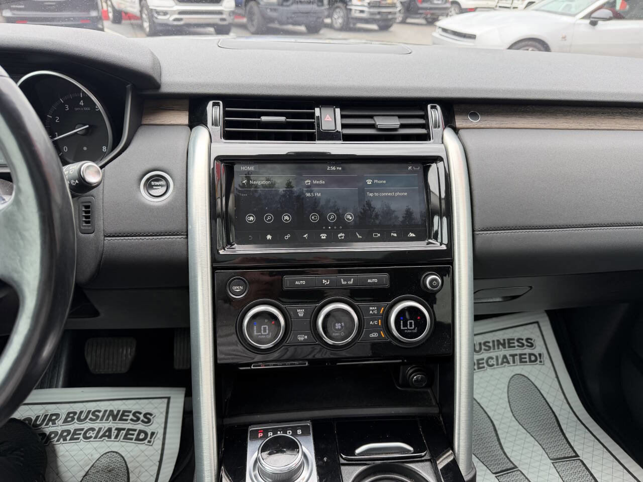 Used 2017 Land Rover Discovery HSE AWD/4WD image 14