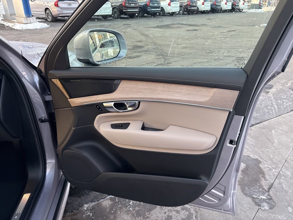 New 2026 Volvo XC90 B6 Plus w/ Protection Package Premier image 40