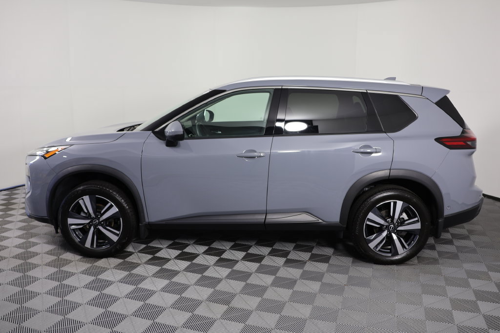 Used 2025 Nissan Rogue SL FWD image 5