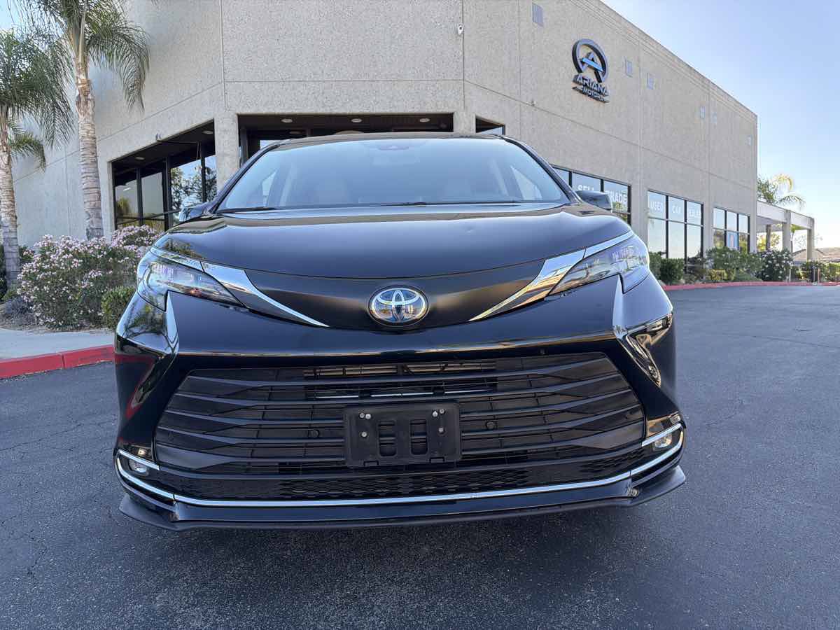 Used 2024 Toyota Sienna XLE FWD image 18