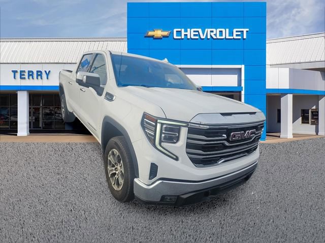 Used 2025 GMC Sierra 1500 SLT image 1