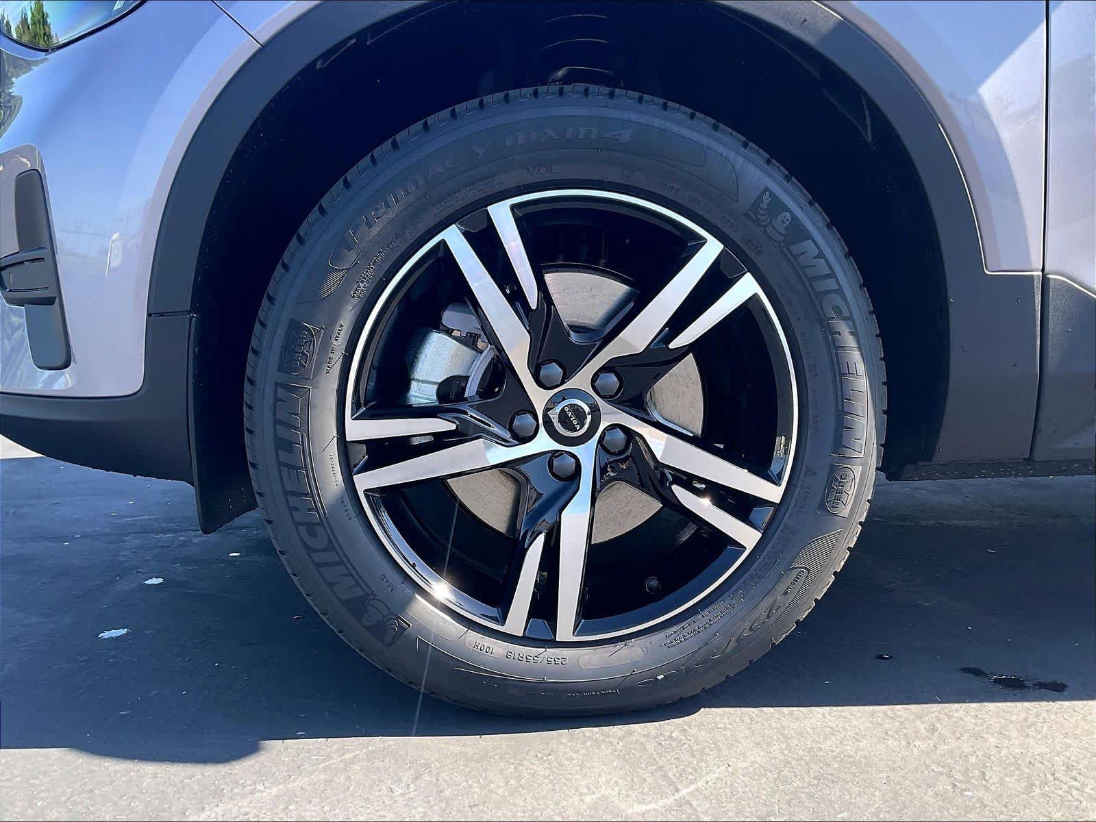 New 2026 Volvo XC40 B5 Core w/ Climate Package AWD/4WD image 14