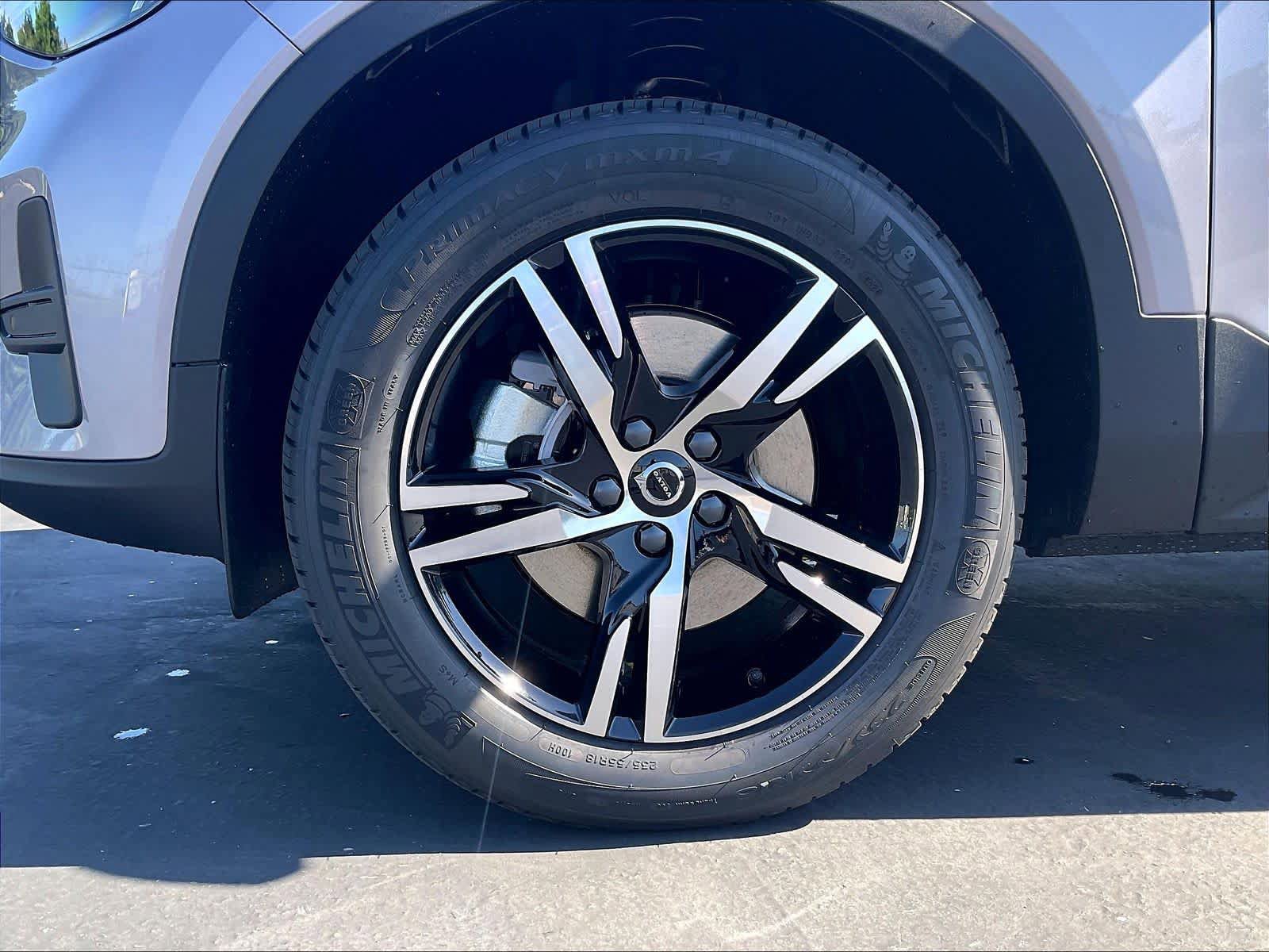 New 2026 Volvo XC40 B5 Core w/ Climate Package AWD/4WD image 14