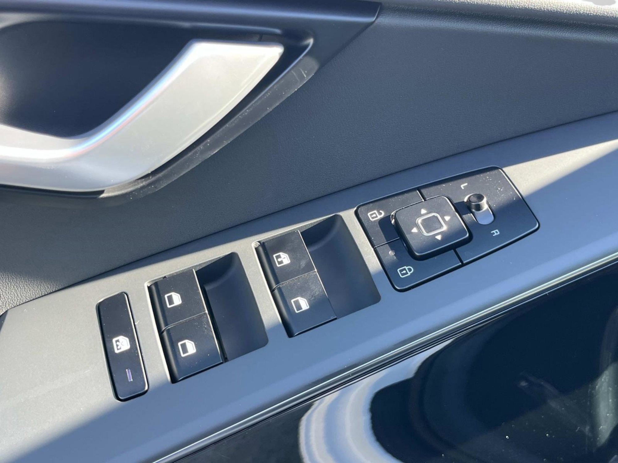 New 2025 Kia Niro EX w/ EX Cold Weather Package FWD image 22