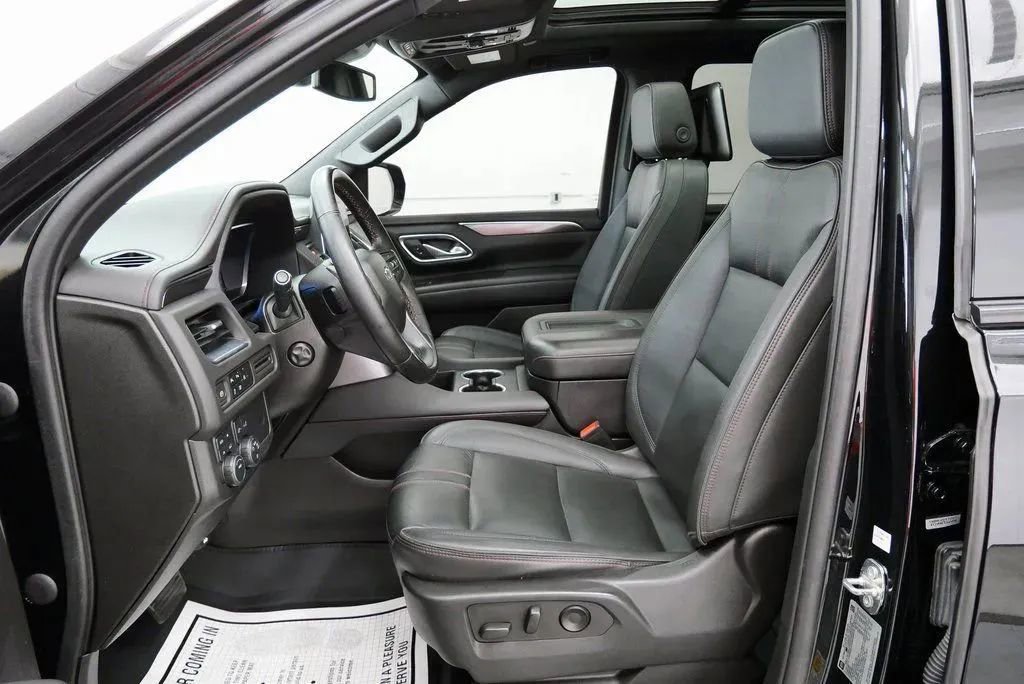 Used 2023 Chevrolet Suburban RST w/ Luxury Package AWD/4WD image 11