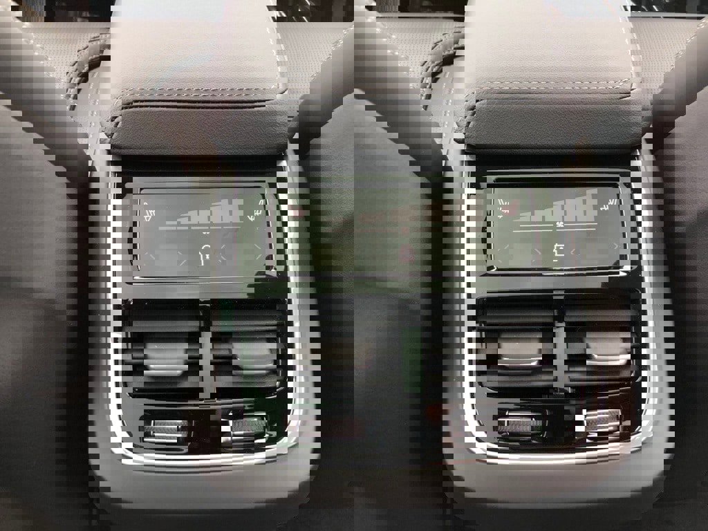 Used 2025 Volvo XC60 B5 Ultra w/ Protection Package Premier image 33