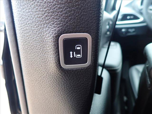 New 2025 Chrysler Pacifica Select FWD image 11
