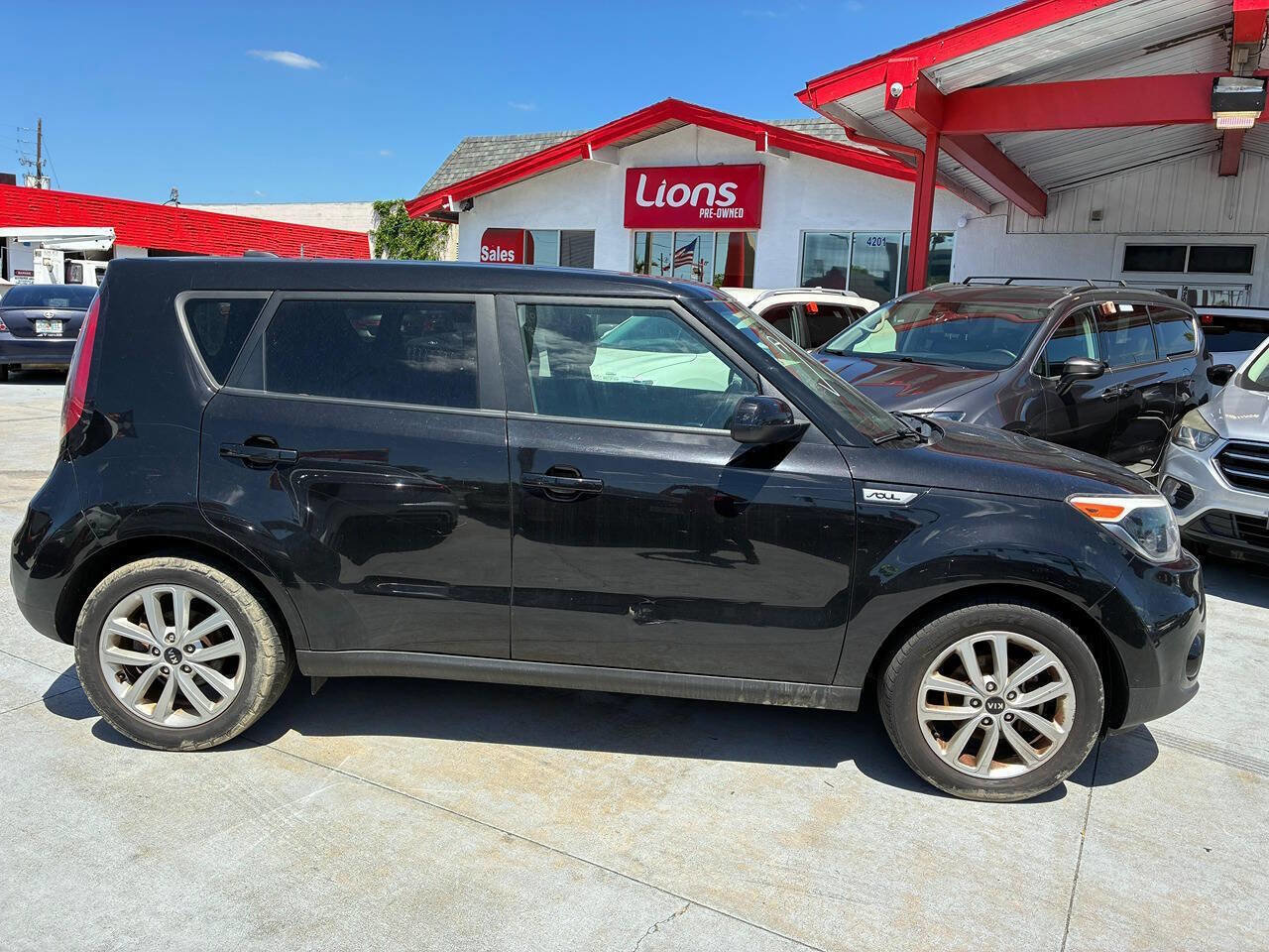 Used 2018 Kia Soul + FWD image 2