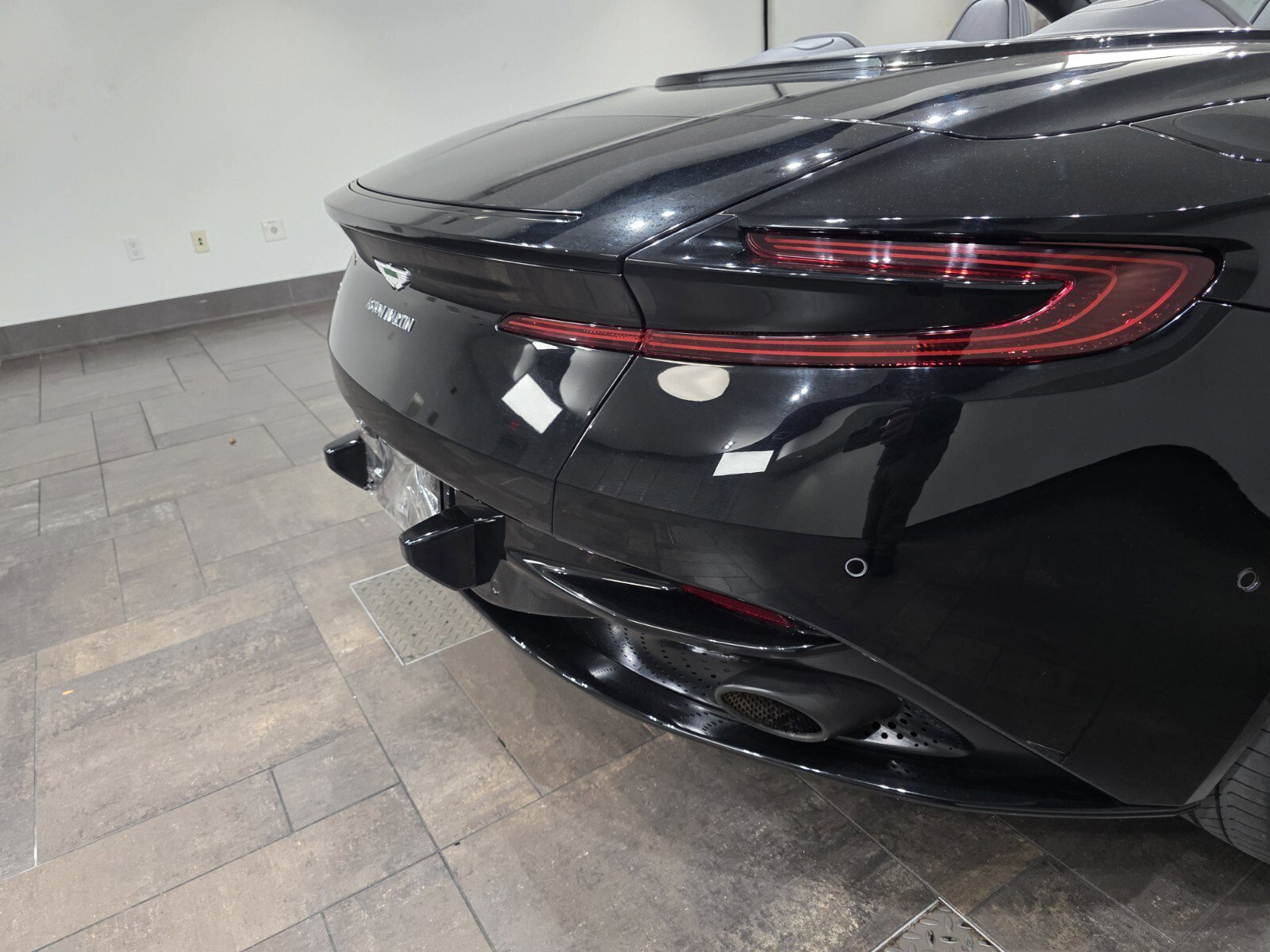 Used 2019 Aston Martin DB11 Volante image 8
