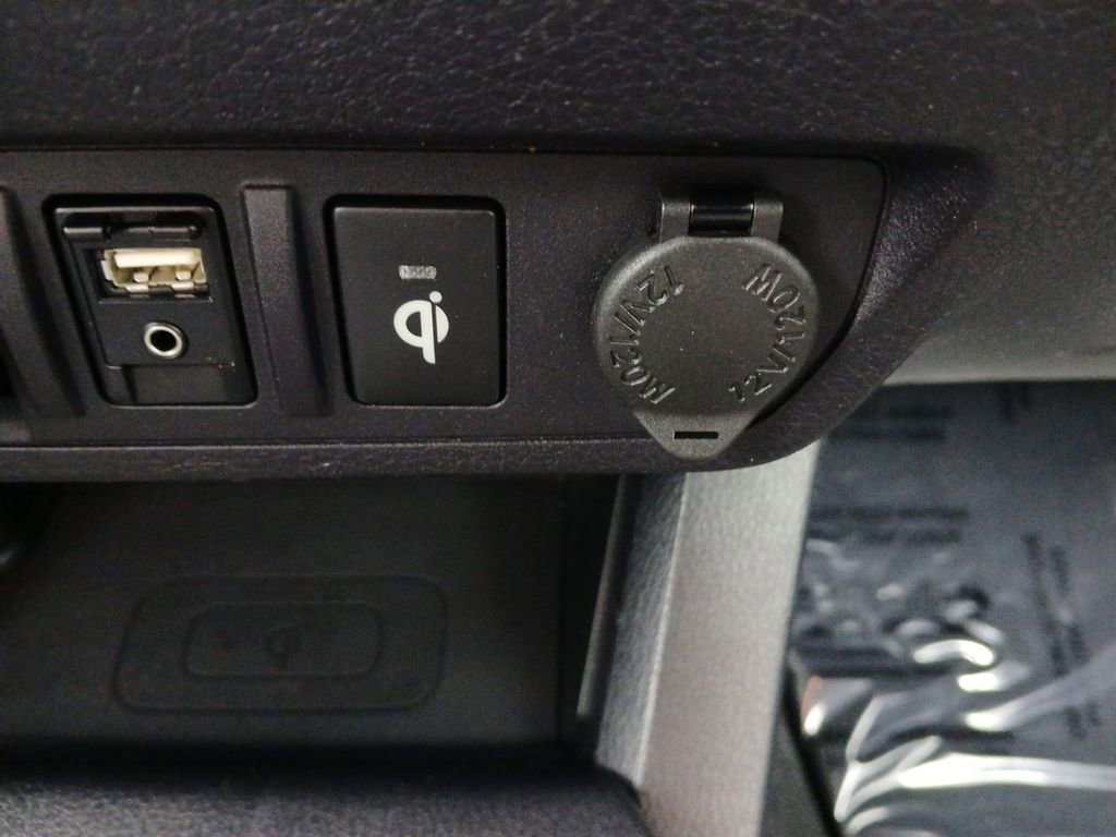 Used 2019 Toyota Tacoma TRD Sport w/ Technology Package RWD image 6