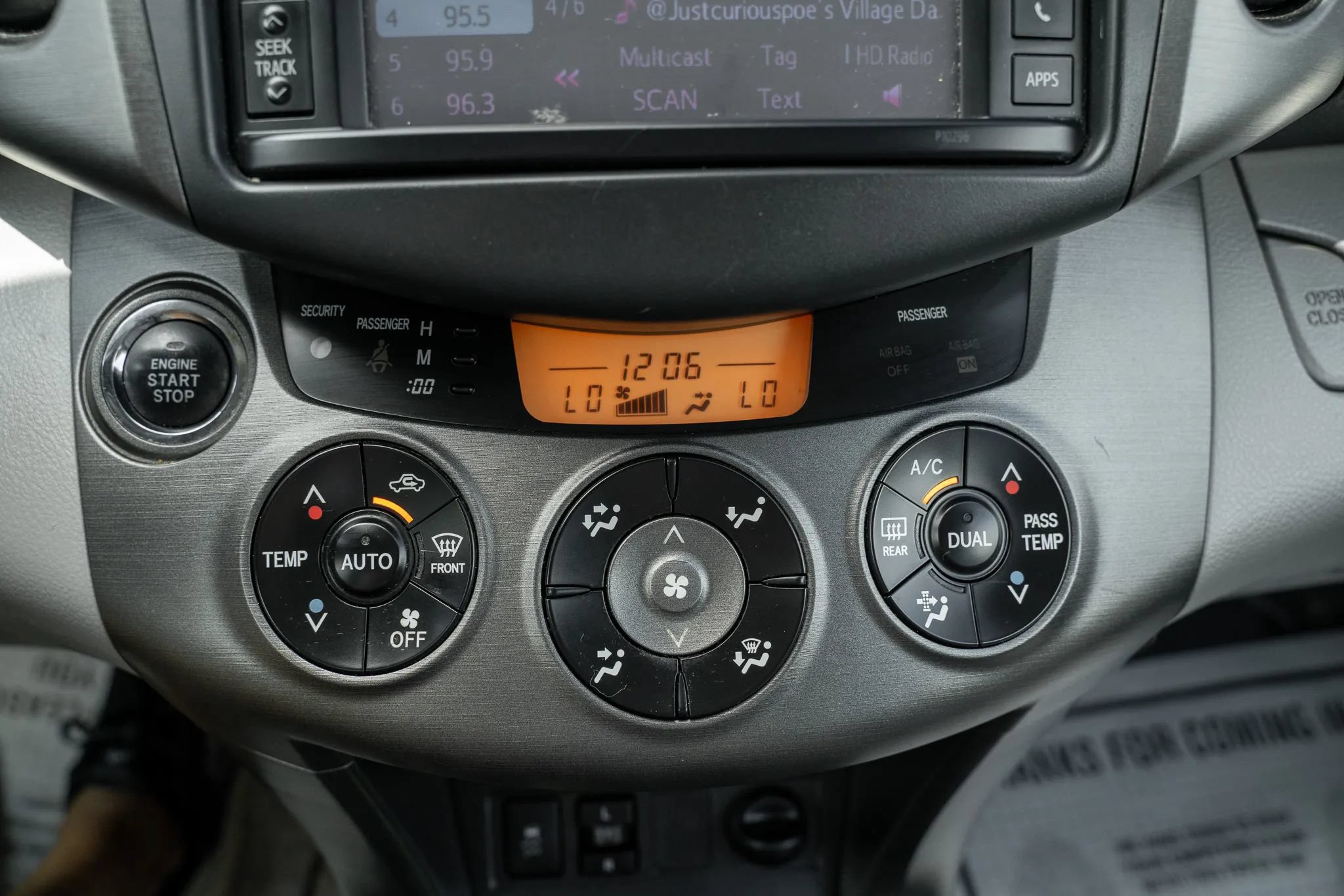 Used 2012 Toyota RAV4 Limited w/ Navigation Value Pkg AWD/4WD image 21