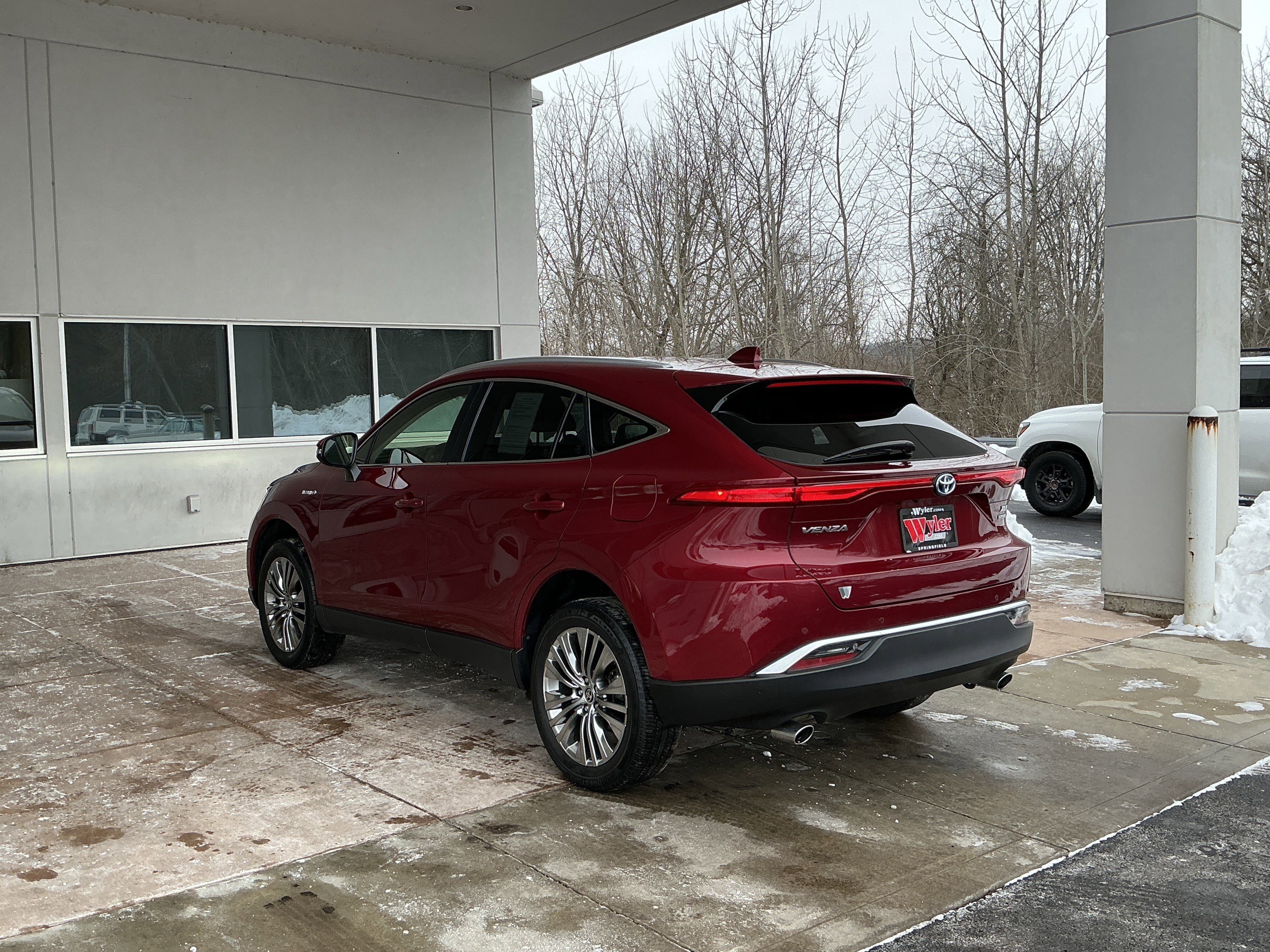 Certified 2021 Toyota Venza XLE image 20