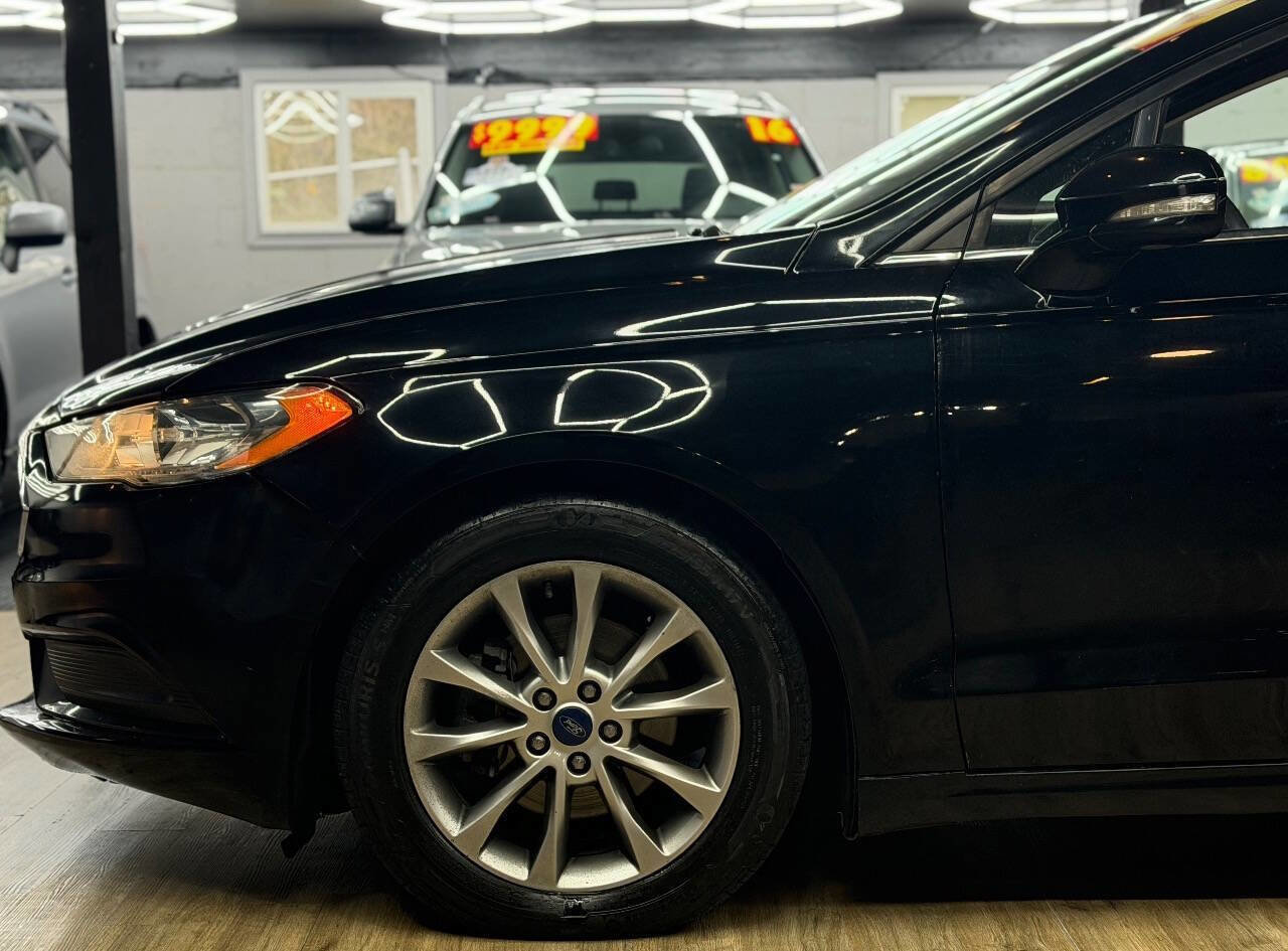 Used 2017 Ford Fusion SE image 5