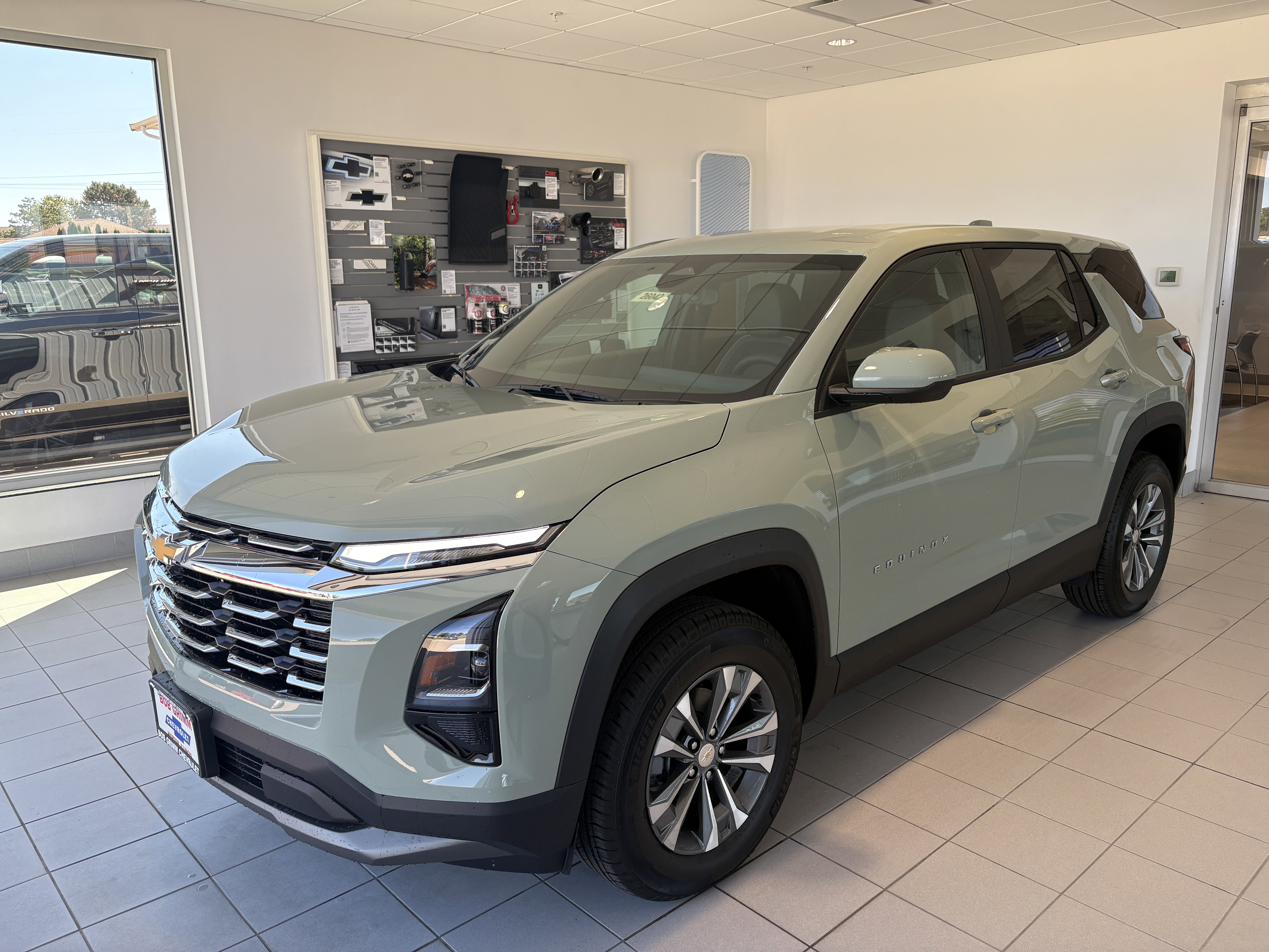 New 2026 Chevrolet Equinox LT w/ Convenience Package II image 2