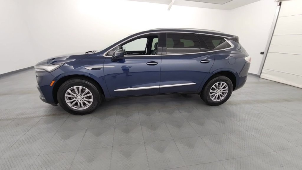 Used 2023 Buick Enclave Essence AWD/4WD image 3